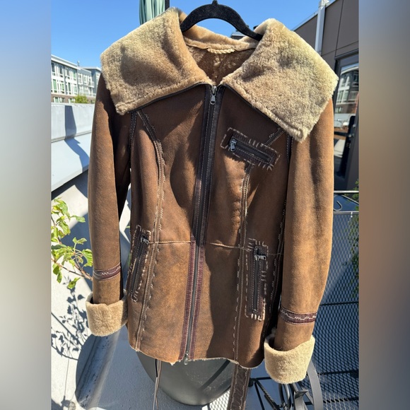 Elegant Brown Shearling Leather Jacket - Picture 6 of 7